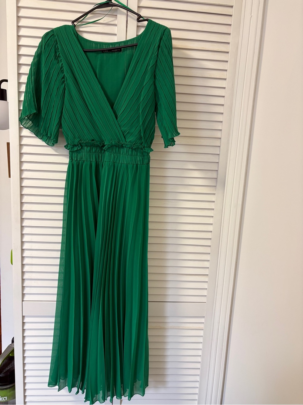 Zara Elegant Green Pleated V-Neck Maxi Dress